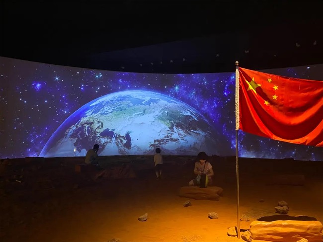 1000㎡超大空間、44*8米巨型弧幕 SEEMILE助力中國航天官方藝術(shù)特展